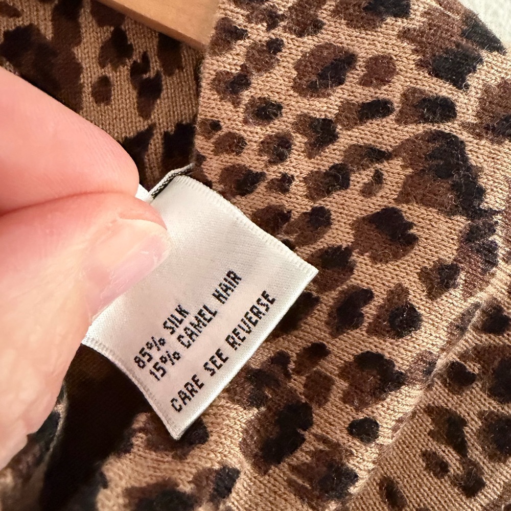 Vintage Talbots Mock Neck Animal Print Silk Camelhair Top Petite Medium CBK - Picture 5 of 10